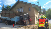 nehoda traktor GNJaljbW4AAvzo7